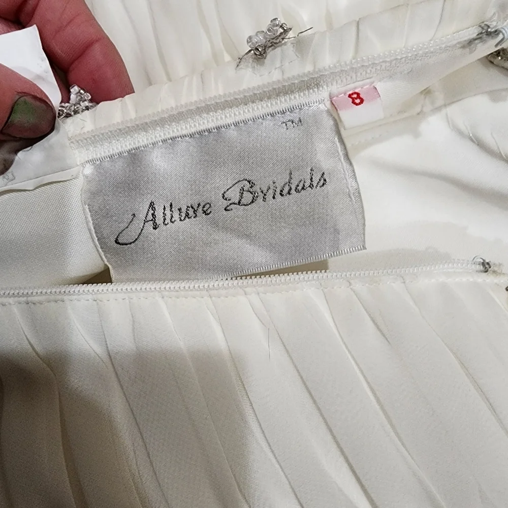 Wedding dress - Picture 8 of 8